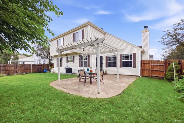 18 Truman Lane, Streamwood, IL 60107