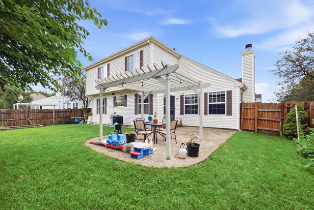 18 Truman Lane, Streamwood, IL 60107