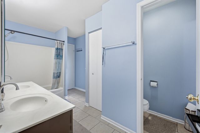 18 Truman Lane, Streamwood, IL 60107