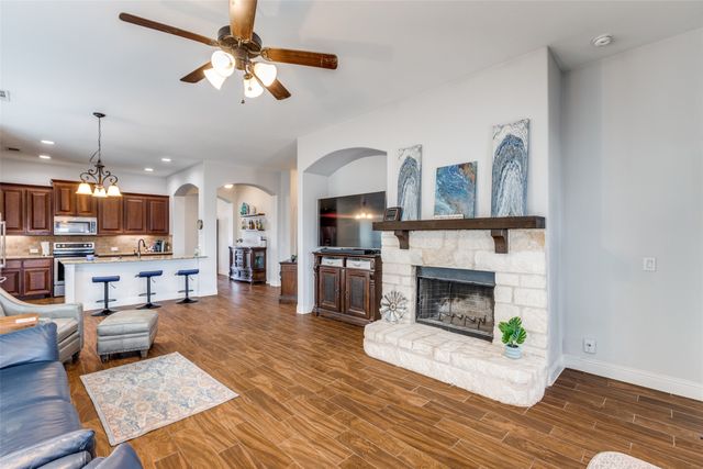 513 Thompson Drive, Van Alstyne, TX 75495