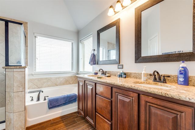 513 Thompson Drive, Van Alstyne, TX 75495