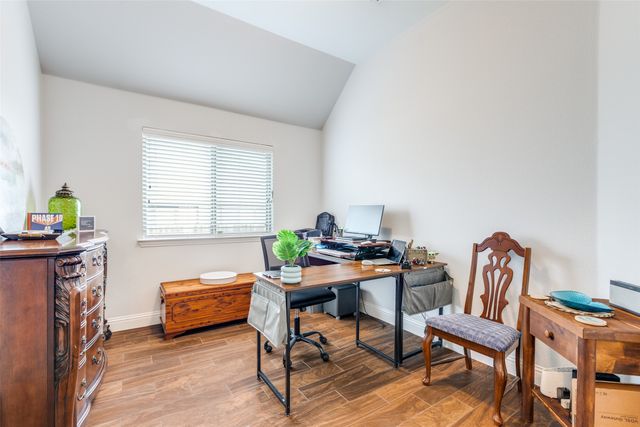 513 Thompson Drive, Van Alstyne, TX 75495