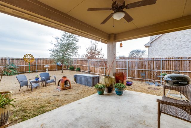 513 Thompson Drive, Van Alstyne, TX 75495