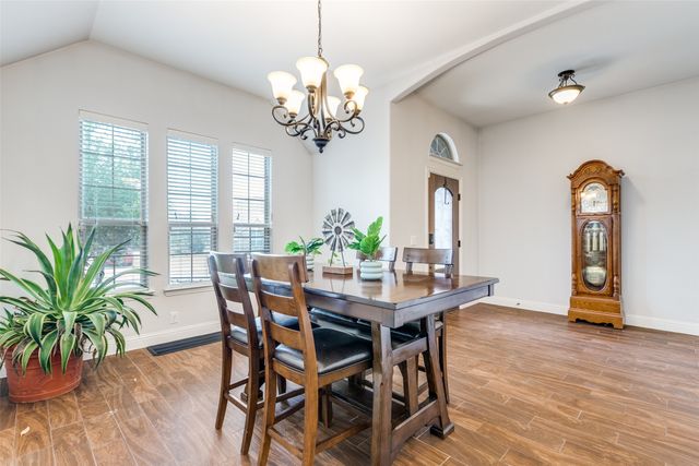 513 Thompson Drive, Van Alstyne, TX 75495