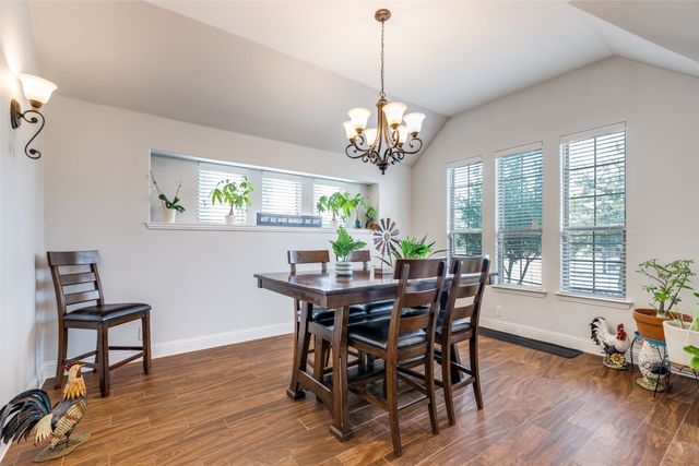 513 Thompson Drive, Van Alstyne, TX 75495