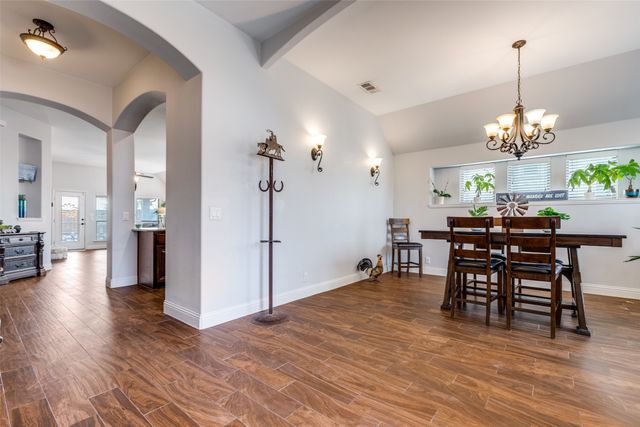 513 Thompson Drive, Van Alstyne, TX 75495