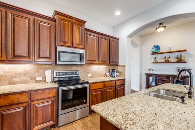 513 Thompson Drive, Van Alstyne, TX 75495