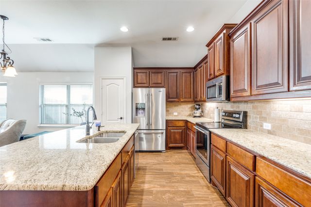 513 Thompson Drive, Van Alstyne, TX 75495