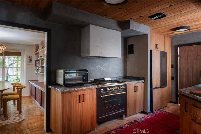 5108 Strohm, North Hollywood, CA 91601