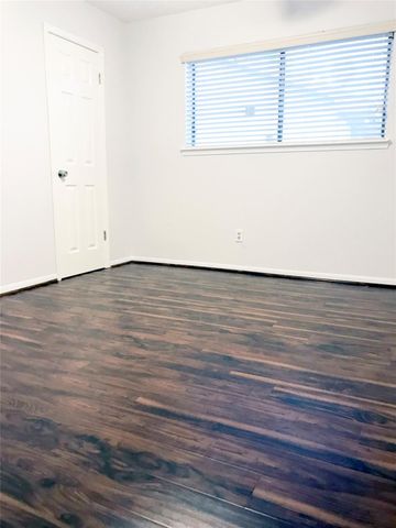 10118 Sageglow Drive, Houston, TX 77089