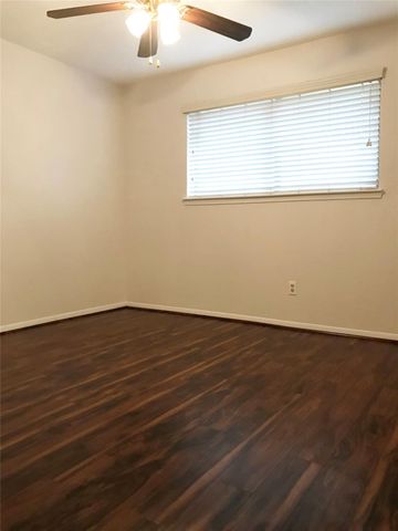 10118 Sageglow Drive, Houston, TX 77089