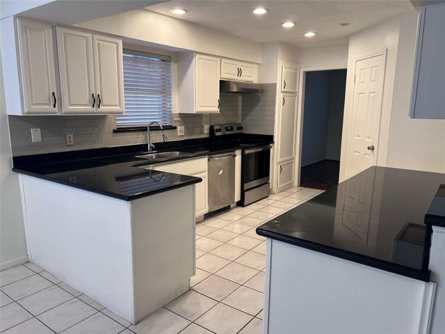 10118 Sageglow Drive, Houston, TX 77089