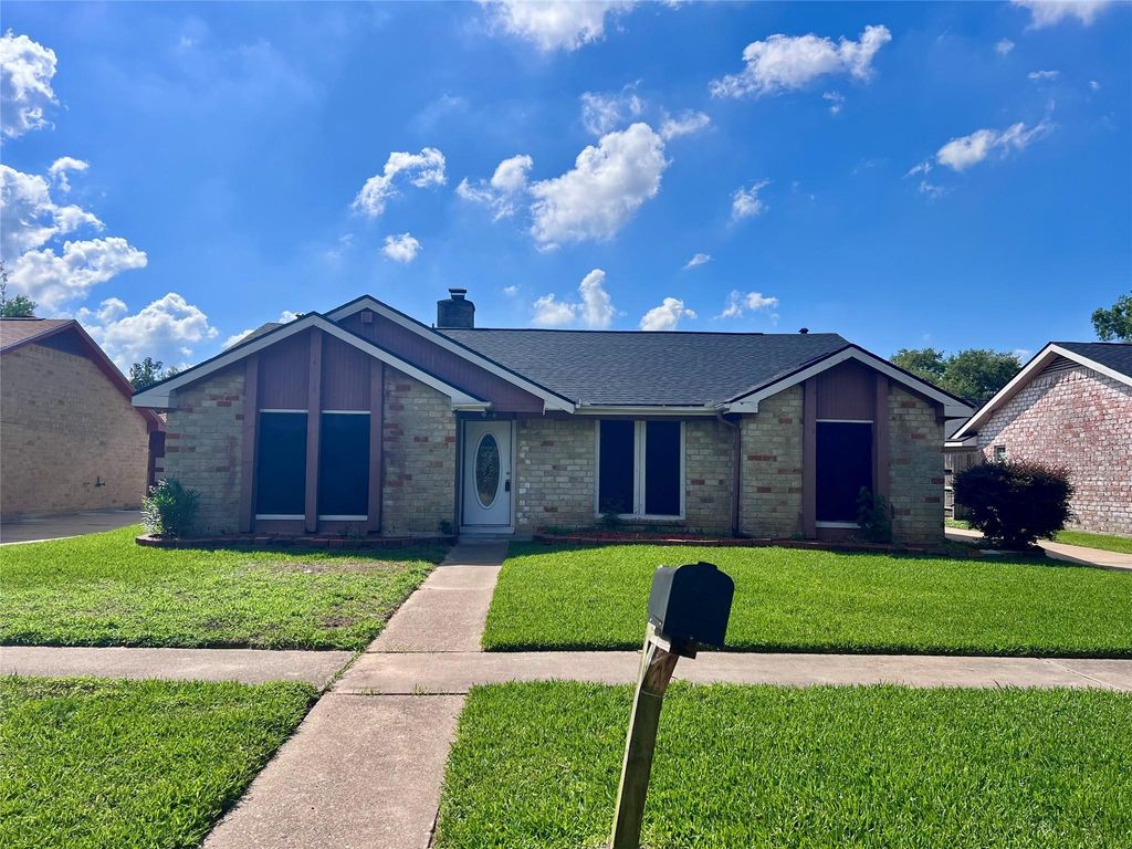 10118 Sageglow Drive, Houston, TX 77089