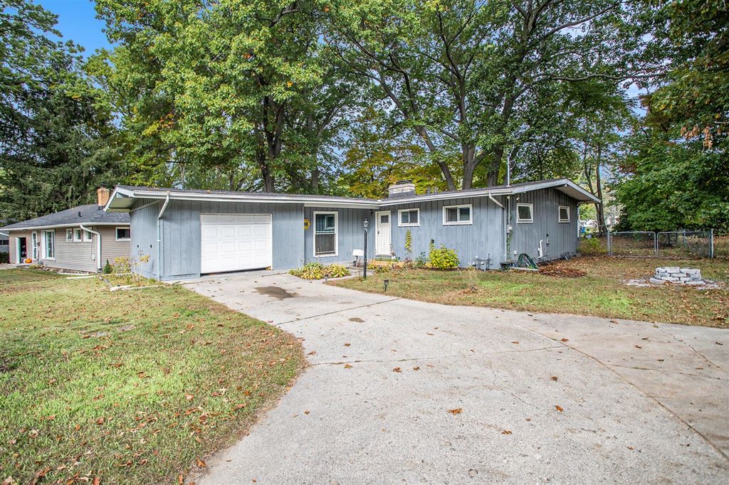 317 Country Club Terrace, Battle Creek, MI 49015