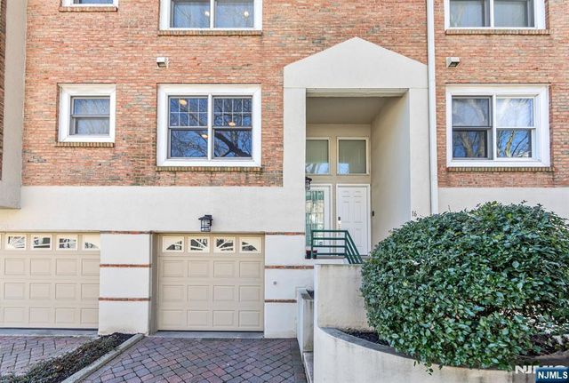 16 Grand Cove Way C16, Edgewater, NJ 07020