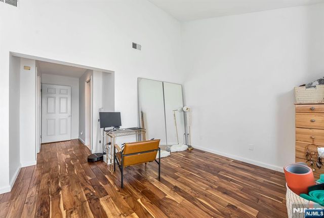 16 Grand Cove Way C16, Edgewater, NJ 07020