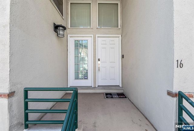 16 Grand Cove Way C16, Edgewater, NJ 07020