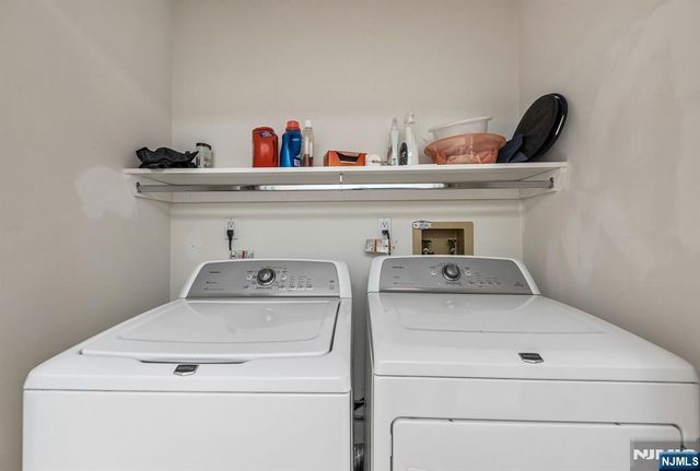 16 Grand Cove Way C16, Edgewater, NJ 07020