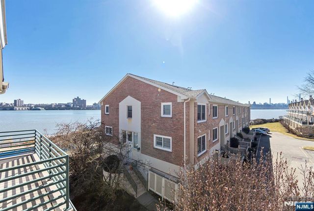 16 Grand Cove Way C16, Edgewater, NJ 07020