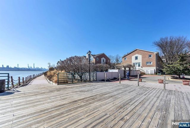 16 Grand Cove Way C16, Edgewater, NJ 07020
