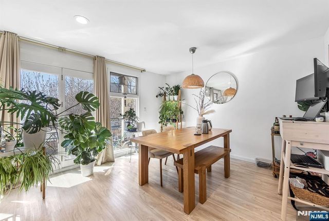 16 Grand Cove Way C16, Edgewater, NJ 07020