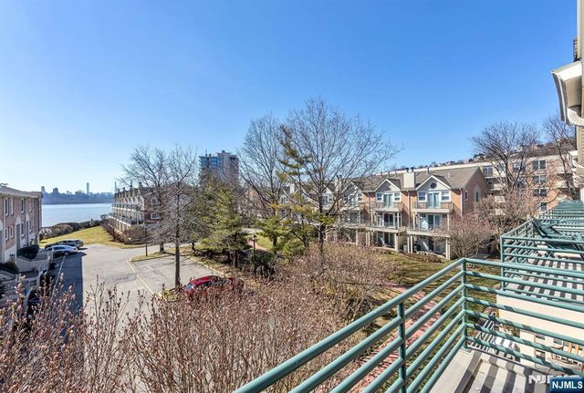 16 Grand Cove Way C16, Edgewater, NJ 07020