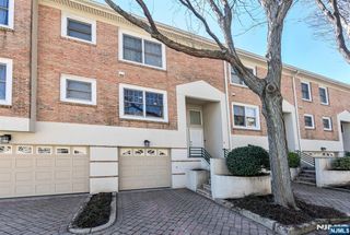 16 Grand Cove Way C16, Edgewater, NJ 07020