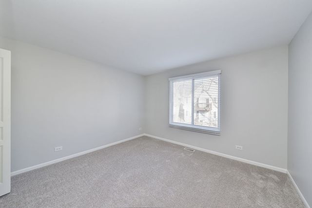 86 Cambridge Avenue, Streamwood, IL 60107