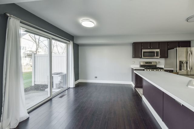 86 Cambridge Avenue, Streamwood, IL 60107