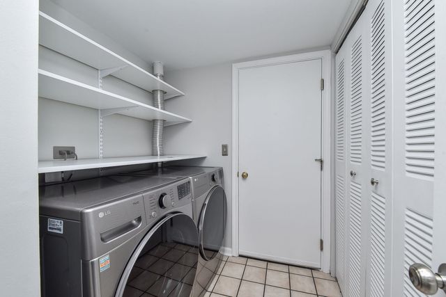 86 Cambridge Avenue, Streamwood, IL 60107