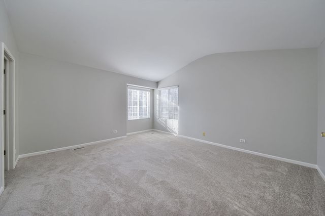 86 Cambridge Avenue, Streamwood, IL 60107