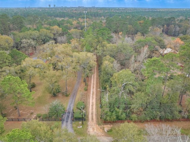 3027 Pine Acres Drive, Conroe, TX 77384