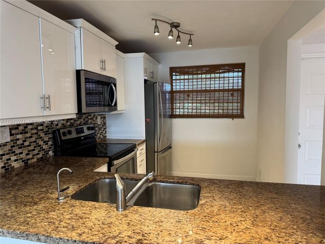 1831 Sabal Palm Drive 403, Davie, FL 33324