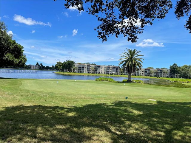 1831 Sabal Palm Drive 403, Davie, FL 33324