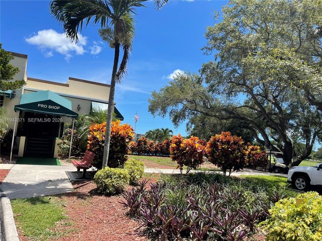1831 Sabal Palm Drive 403, Davie, FL 33324