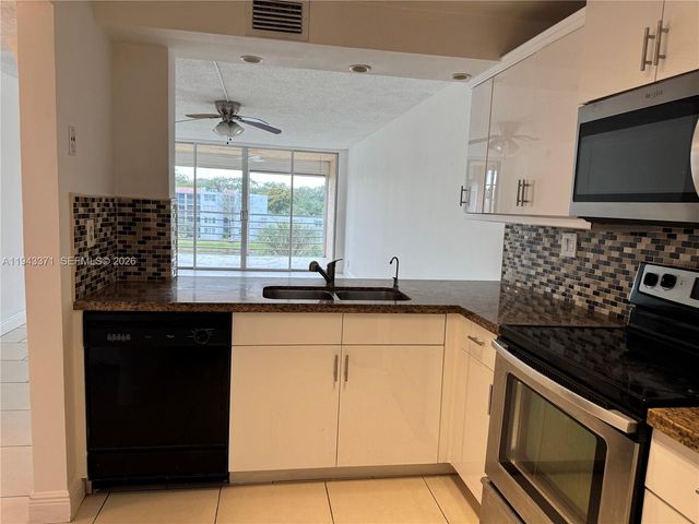 1831 Sabal Palm Drive 403, Davie, FL 33324