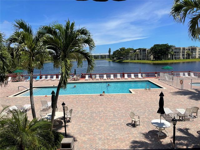 1831 Sabal Palm Drive 403, Davie, FL 33324