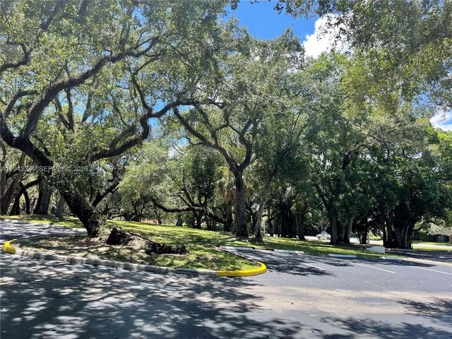 1831 Sabal Palm Drive 403, Davie, FL 33324