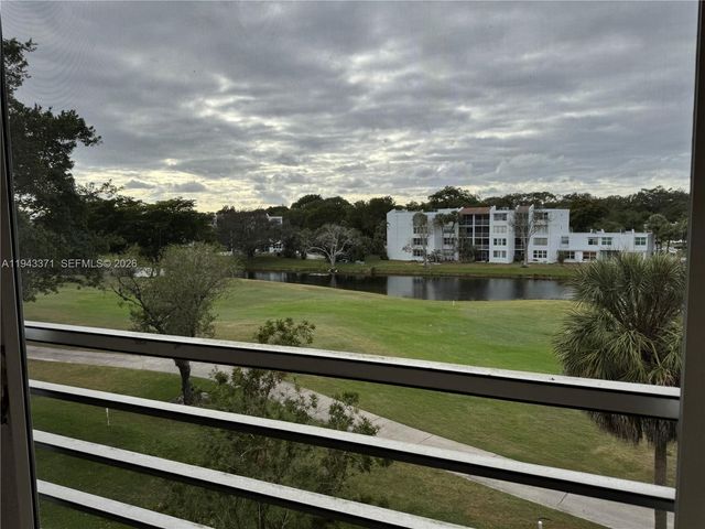 1831 Sabal Palm Drive 403, Davie, FL 33324