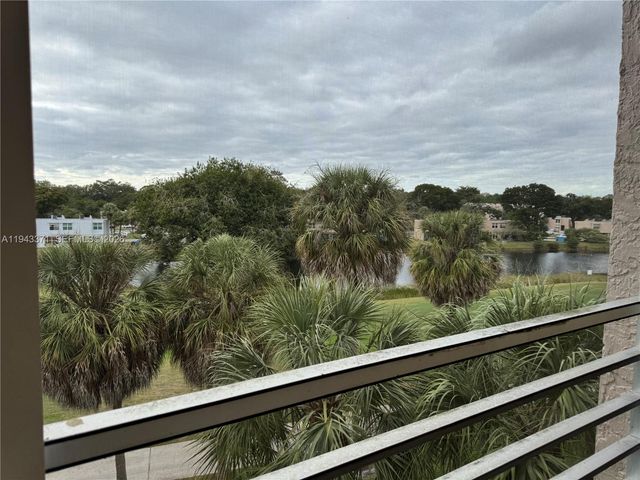 1831 Sabal Palm Drive 403, Davie, FL 33324