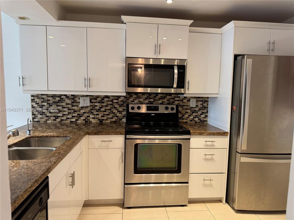 1831 Sabal Palm Drive 403, Davie, FL 33324