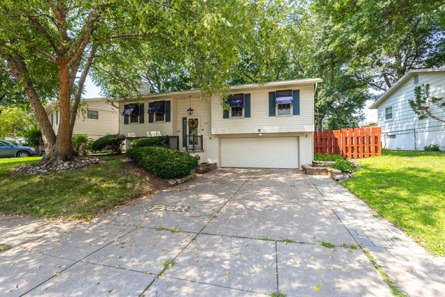 2928 Oxford Drive, Bettendorf, IA 52722