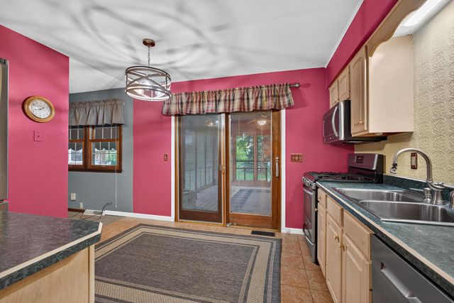 2928 Oxford Drive, Bettendorf, IA 52722