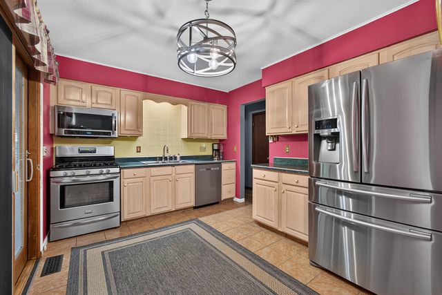 2928 Oxford Drive, Bettendorf, IA 52722