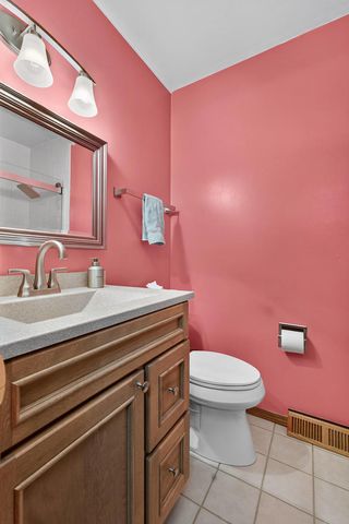 2928 Oxford Drive, Bettendorf, IA 52722