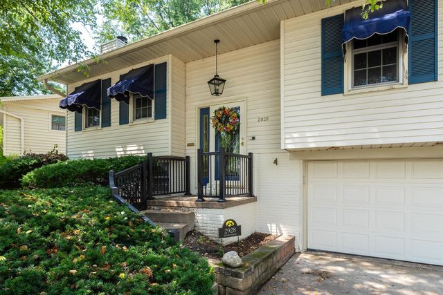2928 Oxford Drive, Bettendorf, IA 52722