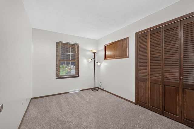 2928 Oxford Drive, Bettendorf, IA 52722