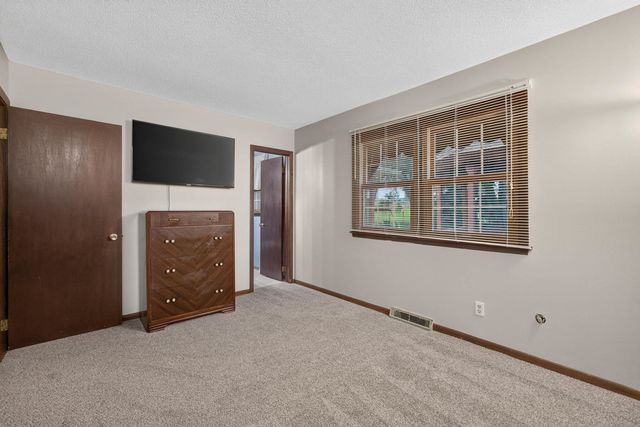 2928 Oxford Drive, Bettendorf, IA 52722