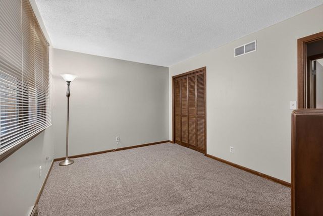2928 Oxford Drive, Bettendorf, IA 52722