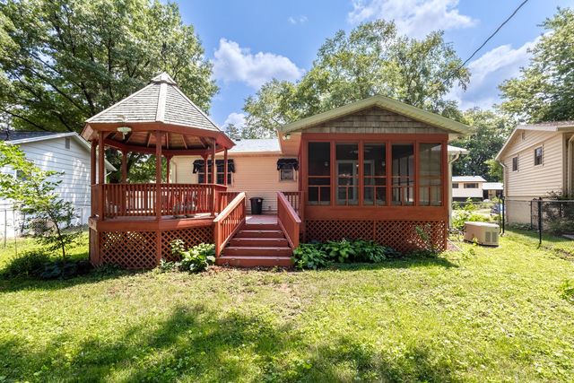 2928 Oxford Drive, Bettendorf, IA 52722